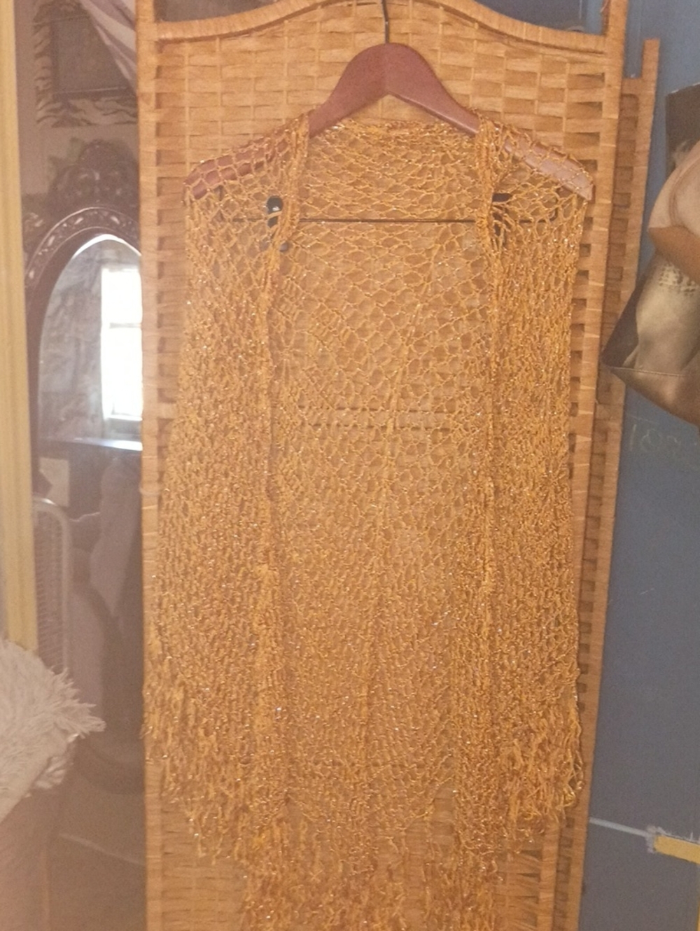 Source Unknown Gold Metallic Open Weave Fringe Wrap